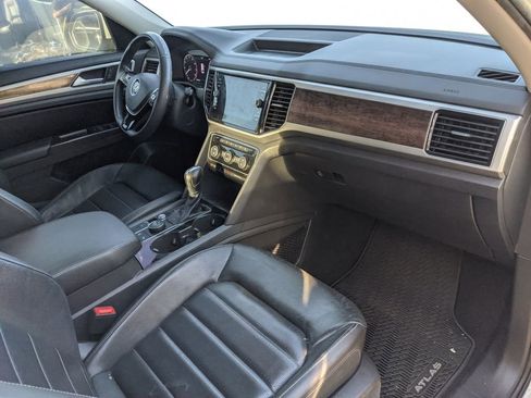 Used 2019 Volkswagen Atlas SEL Premium image 9