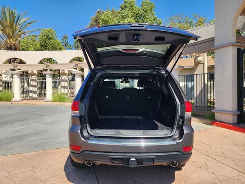 Used 2016 Jeep Grand Cherokee Limited w/ Luxury Group II image 9