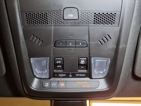 Certified 2025 Cadillac XT6 Premium Luxury image 11