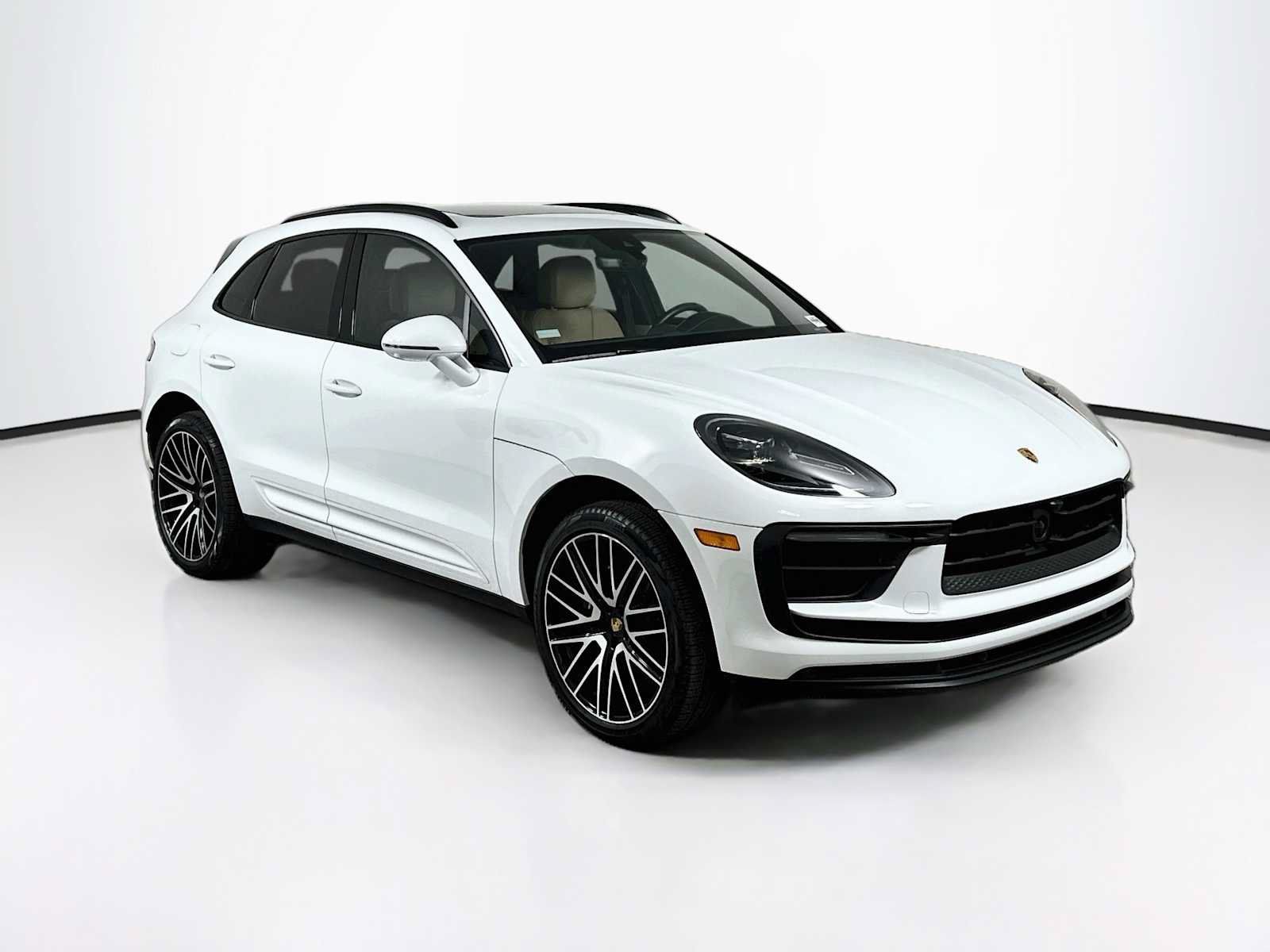 Certified 2026 Porsche Macan AWD/4WD image 7