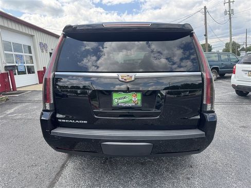 Used 2017 Cadillac Escalade Luxury AWD/4WD image 7