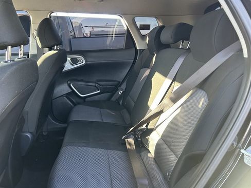 Used 2023 Kia Soul LX FWD image 17