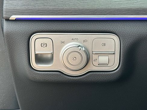 Used 2025 Mercedes-Benz GLS 580 4MATIC image 29