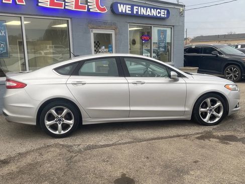 Used 2016 Ford Fusion SE w/ Equipment Group 201A image 8