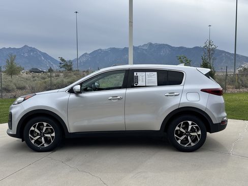 Used 2020 Kia Sportage LX FWD image 2