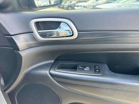 Used 2020 Jeep Grand Cherokee Altitude image 20