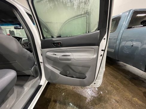 Used 2011 Toyota Tacoma 4x4 Double Cab w/ TRD Sport Pkg image 11