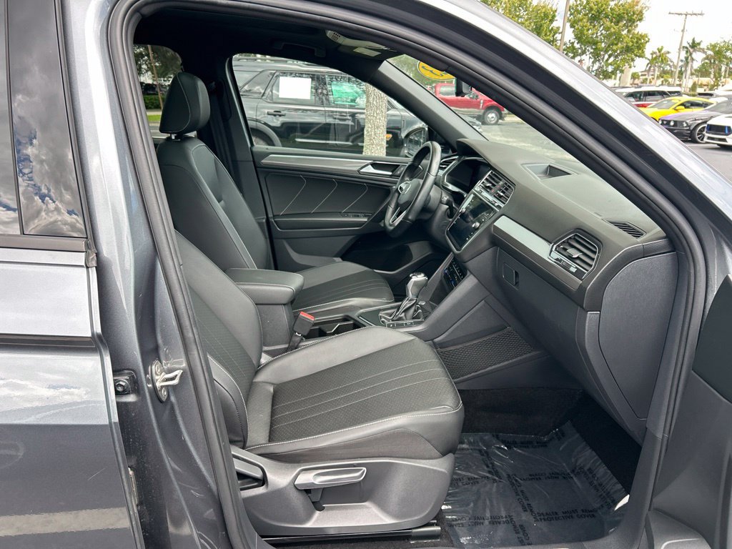 Used 2023 Volkswagen Tiguan SE R-Line FWD image 41