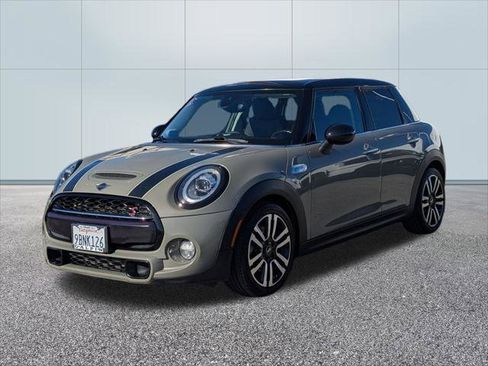 Used 2019 MINI Cooper S image 1
