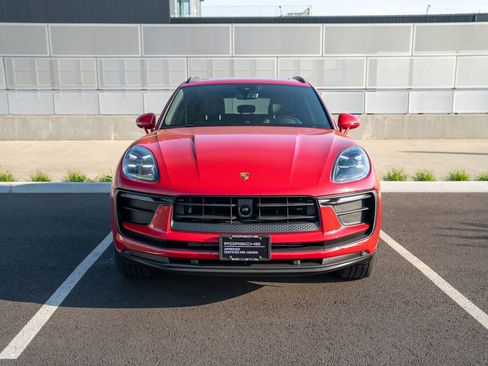 Certified 2022 Porsche Macan AWD/4WD image 6