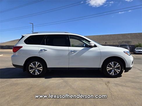 Used 2018 Nissan Pathfinder S image 7
