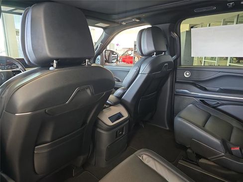 New 2026 Lincoln Navigator Reserve w/ Jet Appearance Package AWD/4WD image 14