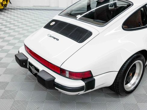 Used 1989 Porsche 911 Carrera RWD image 20