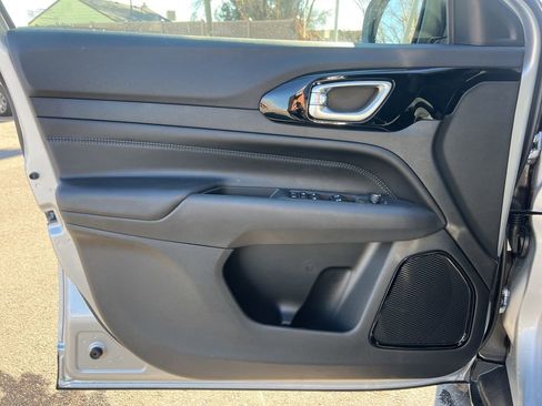 New 2026 Jeep Compass Latitude image 9