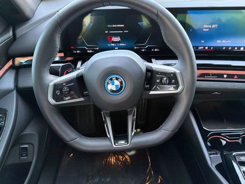 Used 2026 BMW i5 eDrive40 w/ M Sport Package AWD/4WD image 18
