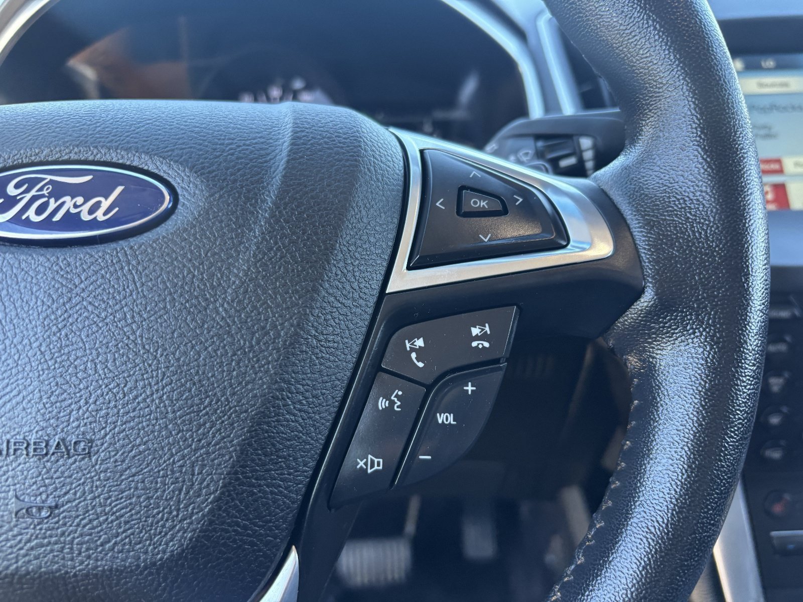Used 2017 Ford Edge Titanium w/ Technology Package AWD/4WD image 29