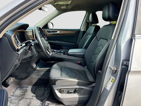 Used 2025 Volkswagen Atlas SE FWD image 20