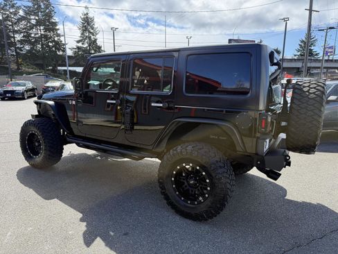 Used 2014 Jeep Wrangler Unlimited Sahara w/ Connectivity Group image 12