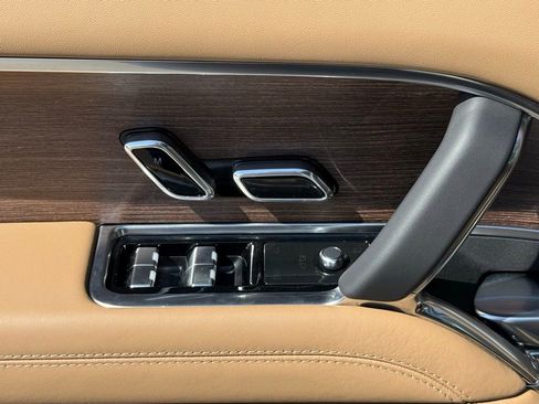 New 2026 Land Rover Range Rover SE image 14