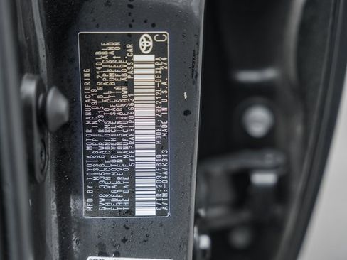 Used 2020 Toyota Corolla LE image 34