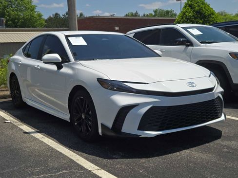 Used 2025 Toyota Camry SE w/ Multimedia Upgrade Package FWD image 1