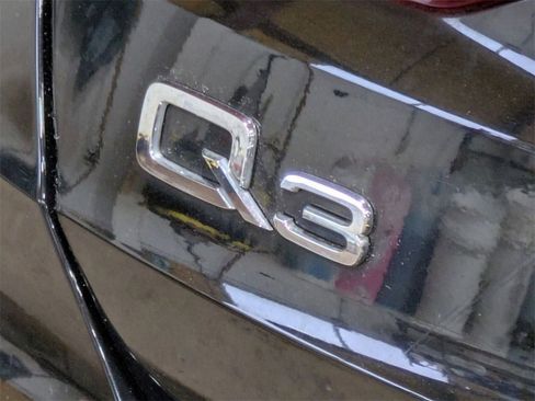 Used 2020 Audi Q3 2.0T Premium image 10