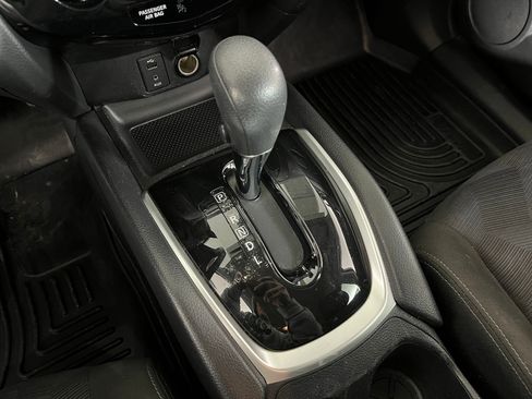 Used 2015 Nissan Rogue SV image 14