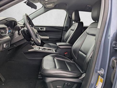 Used 2021 Ford Explorer XLT w/ Equipment Group 202A image 17