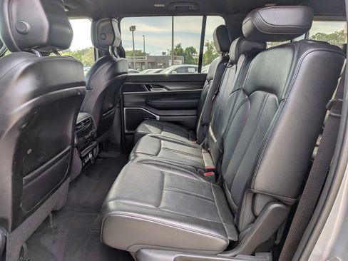 Used 2024 Jeep Wagoneer Series II w/ Flexible Seating Group RWD image 15