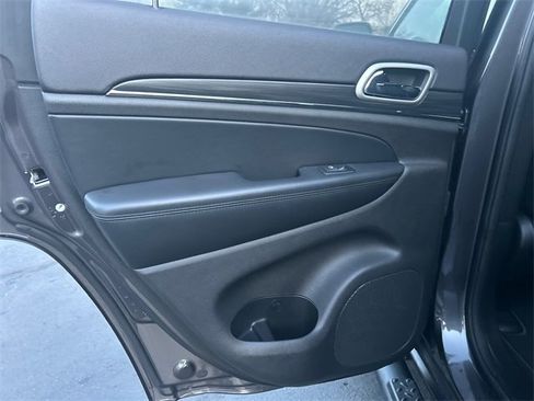 Used 2019 Jeep Grand Cherokee Limited image 23