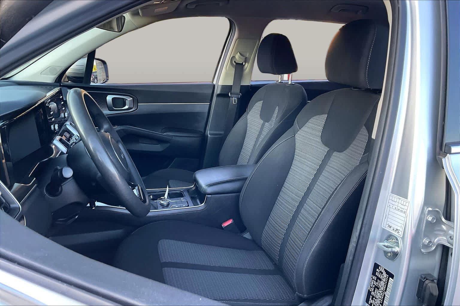Used 2022 Kia Sorento LX AWD/4WD image 8
