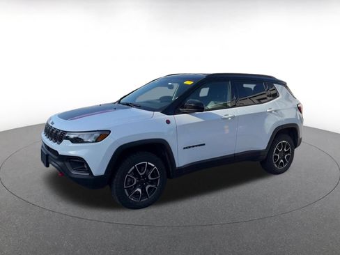 Used 2025 Jeep Compass Trailhawk AWD/4WD image 5