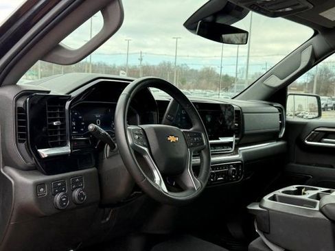Used 2023 Chevrolet Silverado 1500 LT AWD/4WD image 12