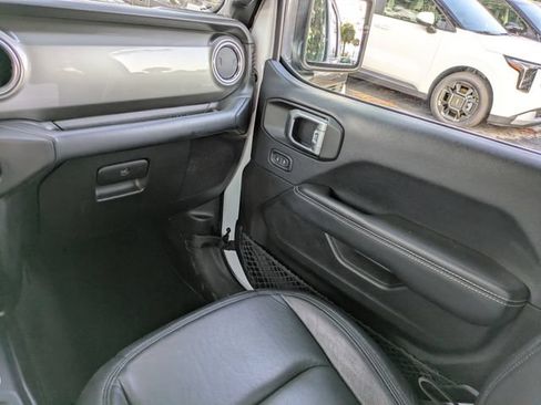 Certified 2018 Jeep Wrangler Unlimited Sahara AWD/4WD image 12