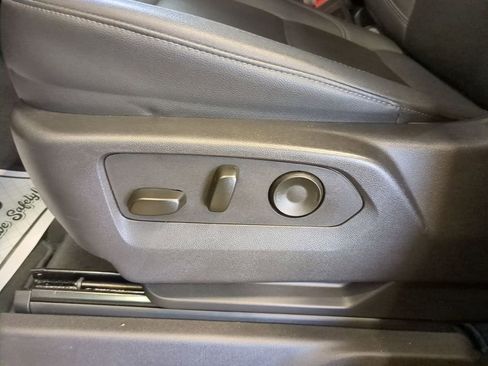 Used 2025 GMC Sierra 1500 SLT image 12