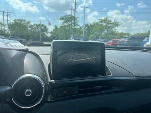 Used 2018 FIAT 124 Spider Abarth w/ Convenience Group RWD image 5