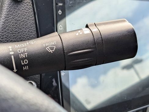 Used 2015 Nissan Sentra SV image 14