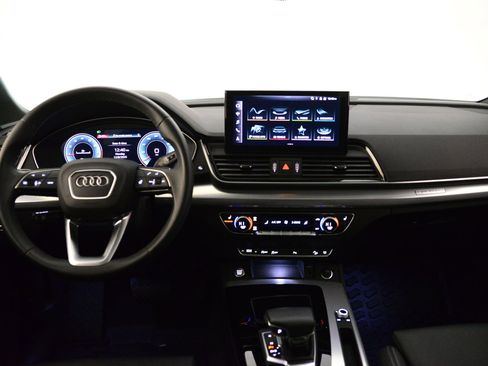 Certified 2025 Audi Q5 2.0T Premium image 3