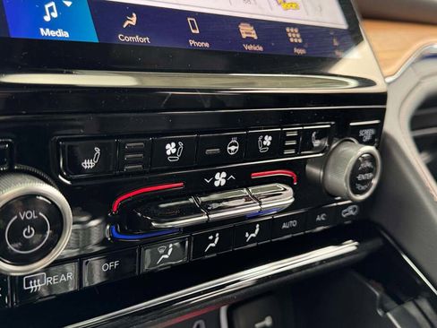 New 2025 Jeep Grand Cherokee Summit image 35