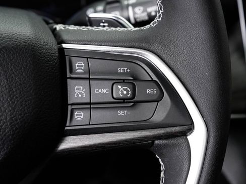 Used 2023 Jeep Grand Cherokee L Limited w/ Luxury Tech Group II AWD/4WD image 14