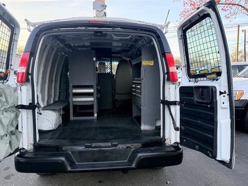 Used 2011 Chevrolet Express 2500 RWD image 22