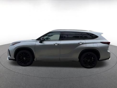 Used 2025 Toyota Highlander XSE AWD/4WD image 7