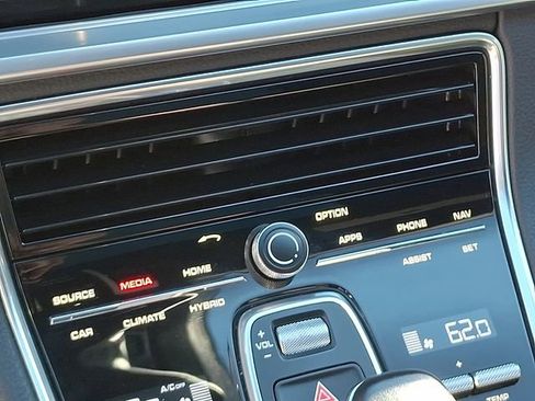 Used 2018 Porsche Panamera 4 image 32