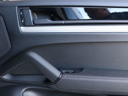 Used 2024 Porsche Cayenne image 30