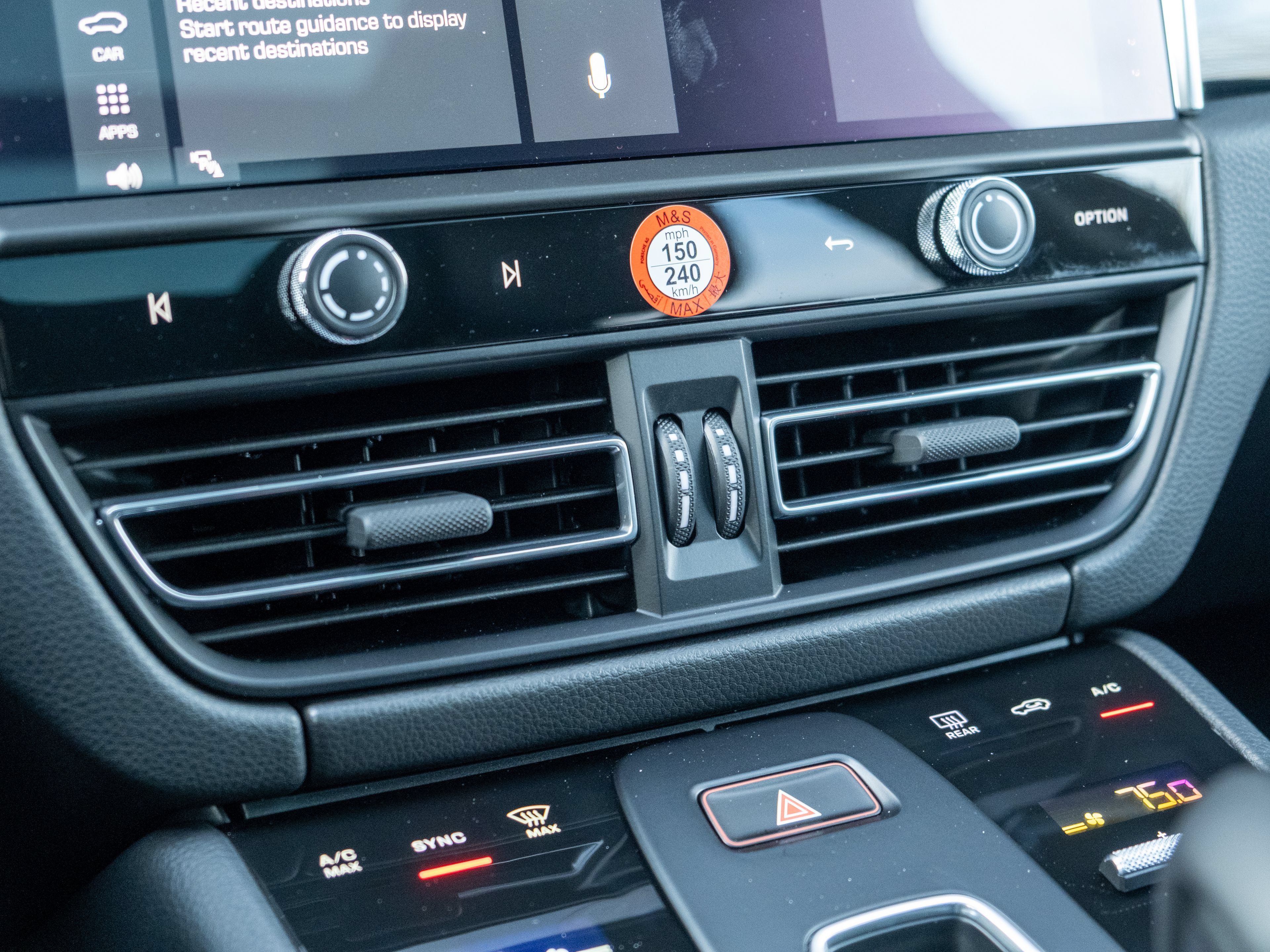 Certified 2026 Porsche Macan Turbo AWD/4WD image 35