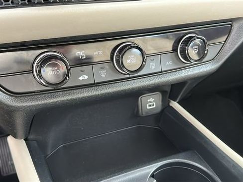 Used 2023 Honda HR-V LX image 16