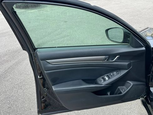 Used 2018 Honda Accord LX image 9