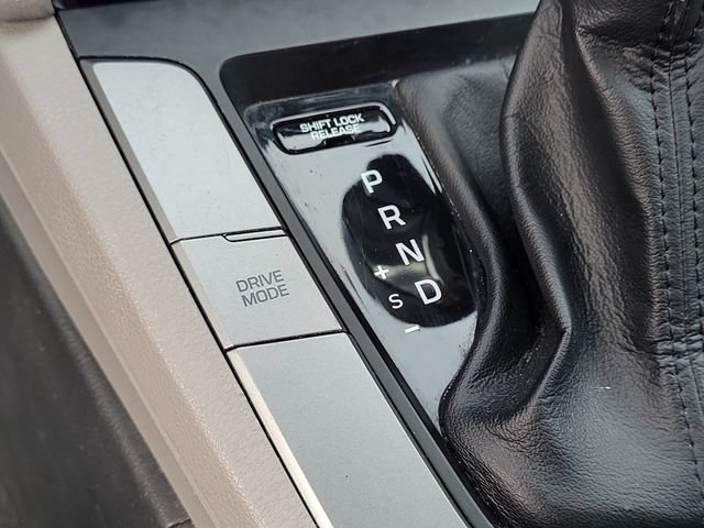 Used 2020 Hyundai Elantra SE FWD image 25