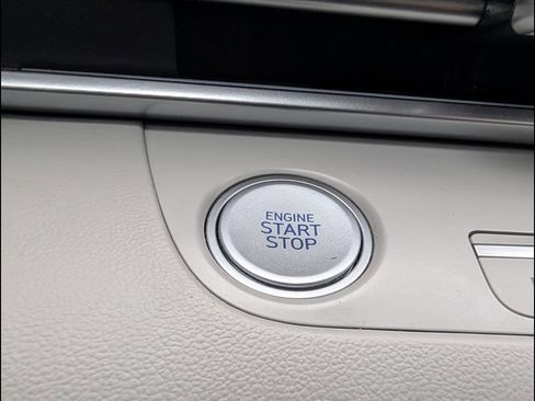 Used 2023 Hyundai Elantra Limited image 12