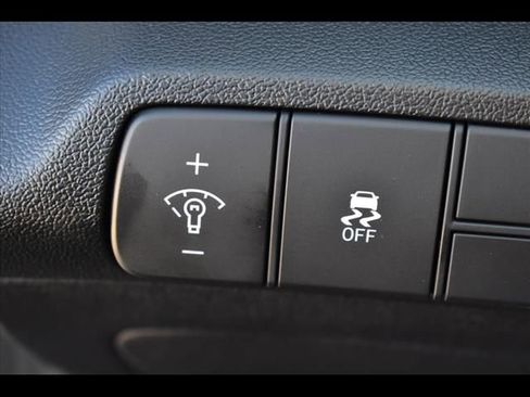 Certified 2025 Hyundai Elantra SEL FWD image 22
